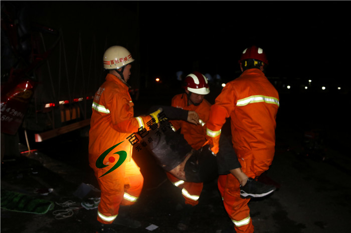 田阳那吉路口发生两车追尾  1人受伤 田阳,那吉,吉路,路口,发生