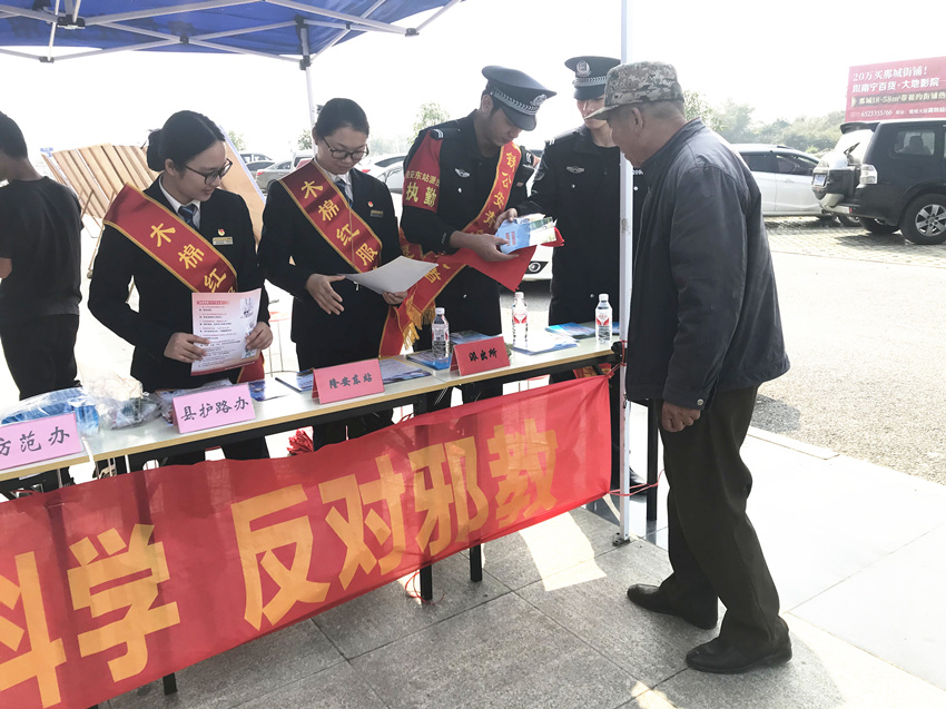 青春护航 爱路护路 青春,护航,爱路,通讯,通讯员