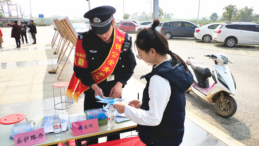 青春护航 爱路护路 青春,护航,爱路,通讯,通讯员