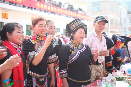 百色昂里村举办首届出嫁女儿回娘家欢聚活动 百色,里村,举办,首届,出嫁