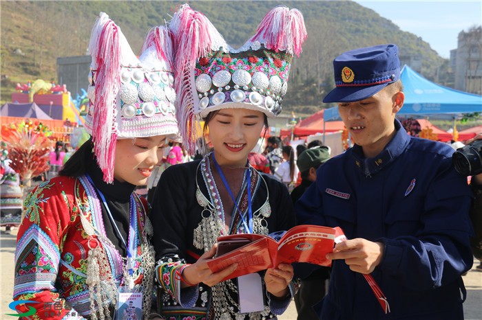 百色隆林：消防“宣传快车”驶进少数民族村寨 百色,隆林,消防,宣传,快车