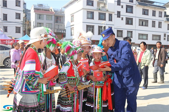 百色隆林：消防“宣传快车”驶进少数民族村寨 百色,隆林,消防,宣传,快车