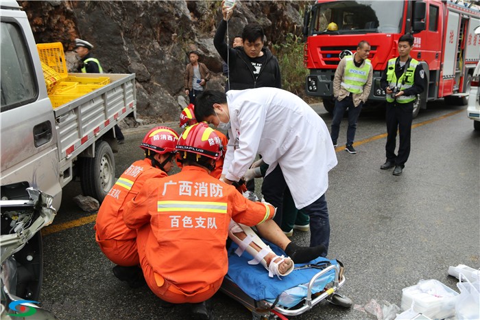 百色田阳县那坡镇两车相撞致1人被困 消防成功救援 百色,田阳,田阳县,阳县,那坡