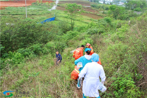 百色靖西一六旬风水先生上山选墓地 不料滑倒摔伤 百色,靖西,西一,一六,六旬