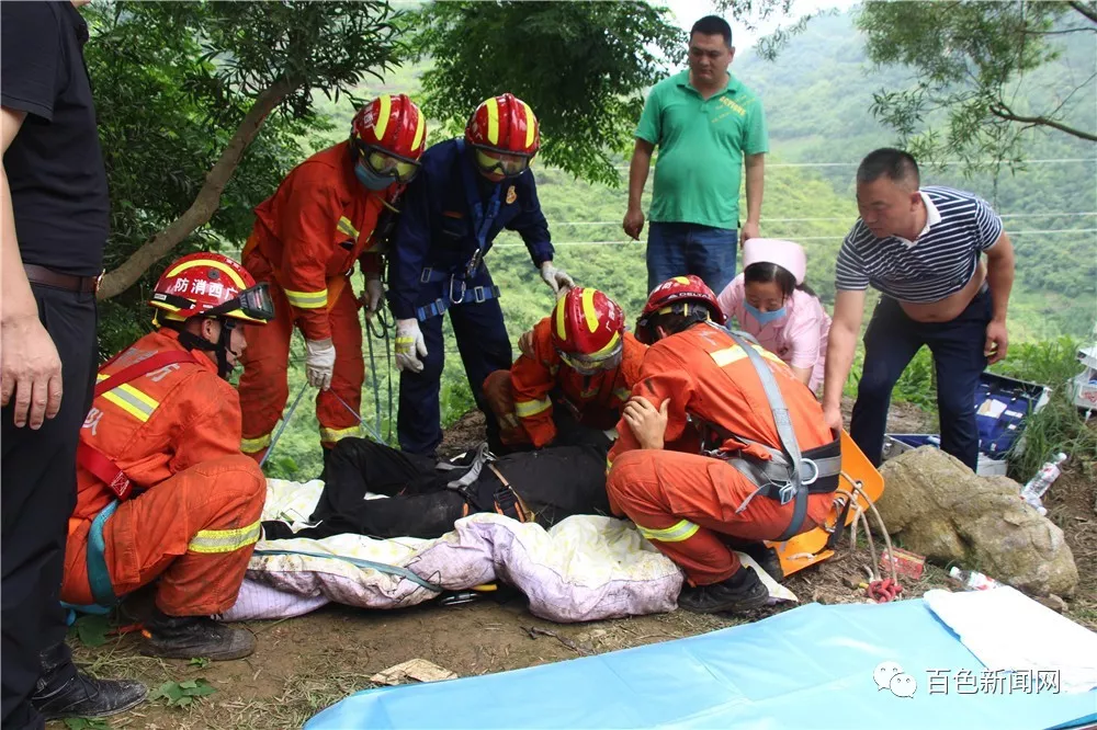 隆林驾车坠崖失联男子，消防员搜寻20多个小时后找到他！ 隆林,驾车,失联,男子,消防