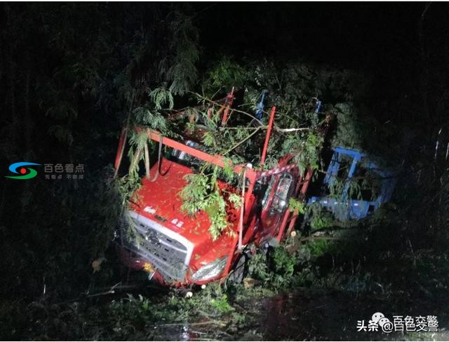 百色高速雨夜凌晨，惊现一辆树枝缠绕的半挂式货车…… 百色,高速,雨夜,夜凌,凌晨