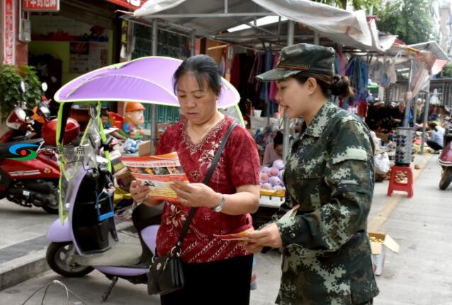 百色隆林：圩日街头集中宣传 村民乐把“平安”带回家 百色,隆林,圩日,日街,街头