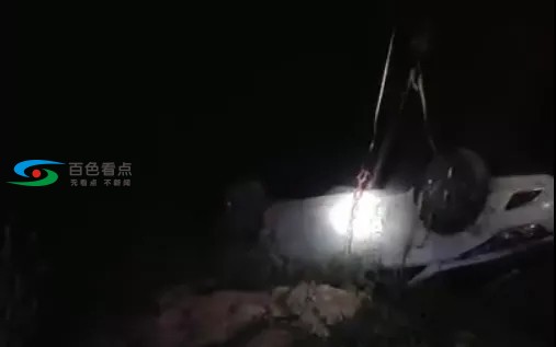 百色司机冒险夜闯在建高速路，不熟路况上演飞车险情 百色,司机,冒险,夜闯,在建