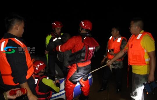 百色隆林：洪水袭村 消防连夜驰援转移被困村民 百色,隆林,洪水,消防,连夜