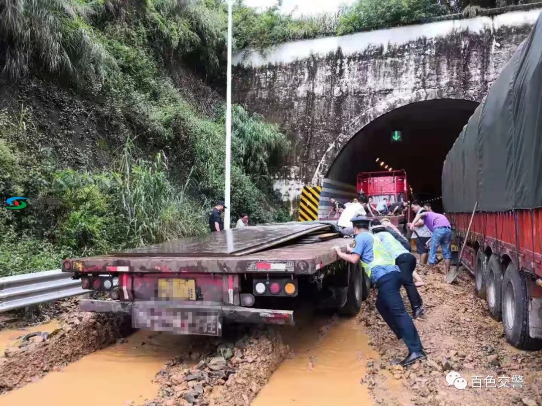 百色高速“警路企”齐心协力打通泥石流堵塞路段 百色,高速,齐心,齐心协力,心协