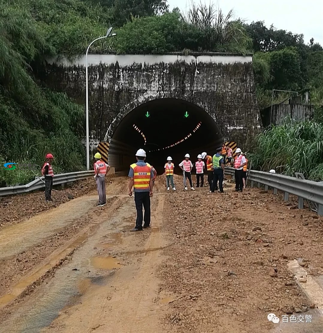 百色高速“警路企”齐心协力打通泥石流堵塞路段 百色,高速,齐心,齐心协力,心协