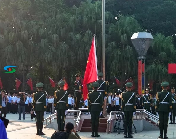 百色市义工协会参加百色市庆祝新中国成立70周年升旗仪式 百色,百色市,市义,义工,义工协会