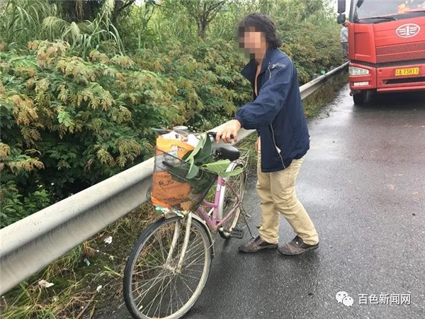 胆真大！田东一男子竟骑自行车上高速，幸好…… 田东,田东一,东一,东一男,一男