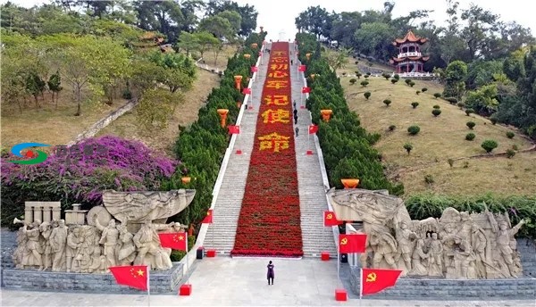 颜值爆表！摆花插国旗扮靓红色景区，快去打卡~ 颜值,摆花,花插,国旗,扮靓