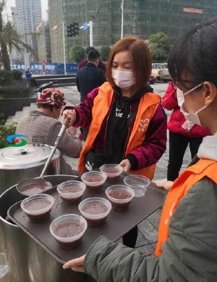 腊八节，他们在百色街头给市民送上热气腾腾的腊八粥 腊八,腊八节,他们,百色,街头