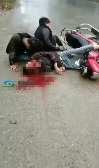 百色永乐路段一辆载有3人摩托车翻车 血流一地 百色,永乐,永乐路,乐路,路段