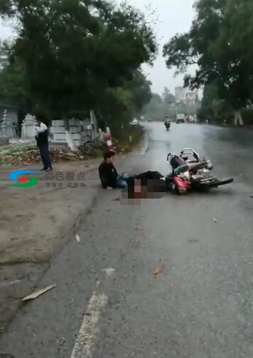 百色永乐路段一辆载有3人摩托车翻车 血流一地 百色,永乐,永乐路,乐路,路段