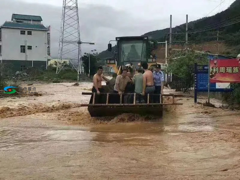 百色田林利周乡山洪暴发，山体塌方，国道中断，民房受损 百色,田林,田林利,林利,山洪