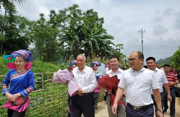 感恩社会，回报家乡—靖西企业家黄首达向家乡捐资助学 感恩,感恩社会,社会,回报,家乡