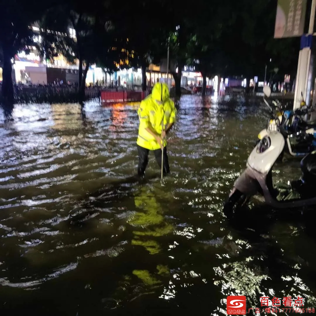 昨夜百色暴雨中 这些“小黄人”，请为他们点个赞！ 昨夜,百色,暴雨,雨中,这些