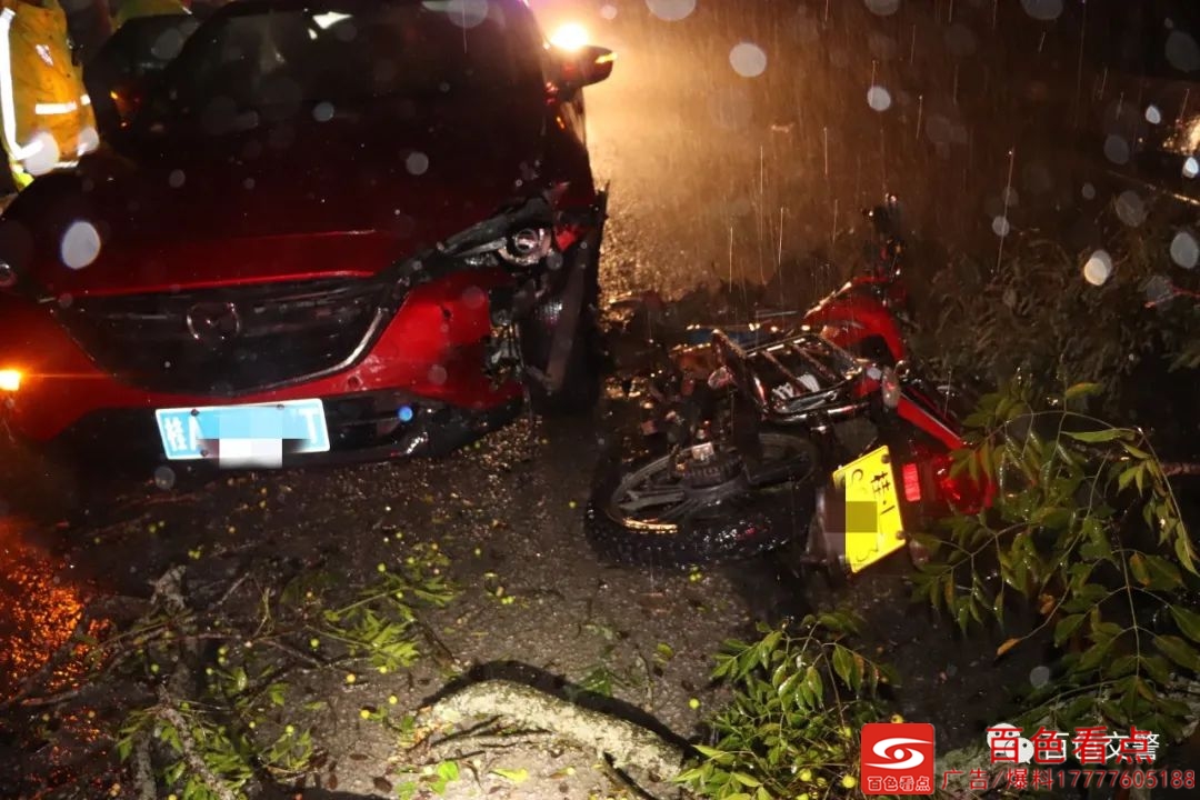 狂风暴雨夜，西林交警克难奋力清障道路、救援人员！ 狂风,狂风暴雨,风暴,暴雨,雨夜