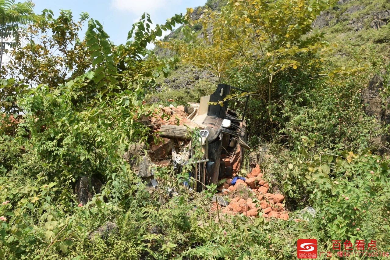 德保一违法改装车载满矿石翻下山崖，司机当场不治身亡 德保,违法,改装,改装车,装车