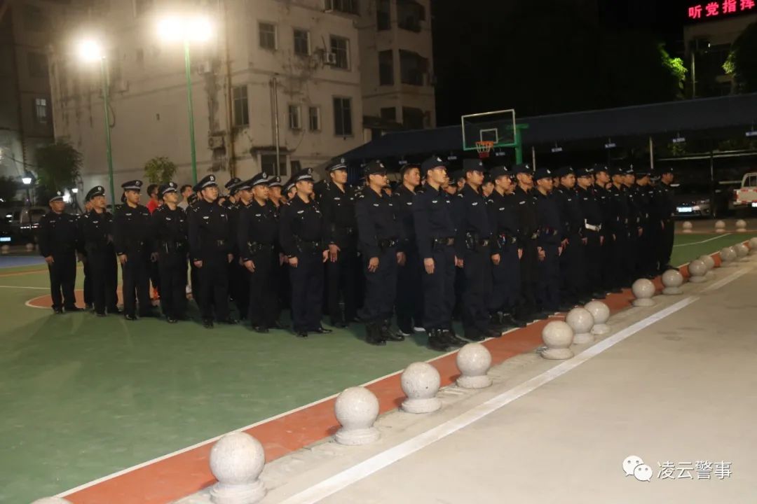 百色一县城大批警力集结 夜查发现多处问题 百色,县城,城大,大批,警力