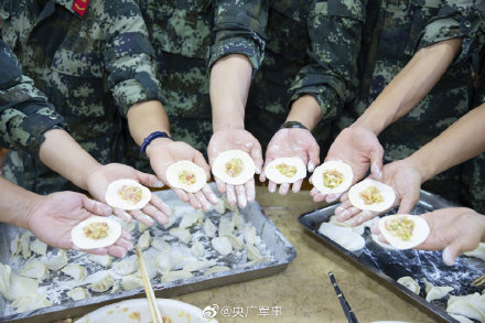 武警广西总队百色支队开展包饺子活动 要来尝尝吗 武警,警广,广西,总队,百色