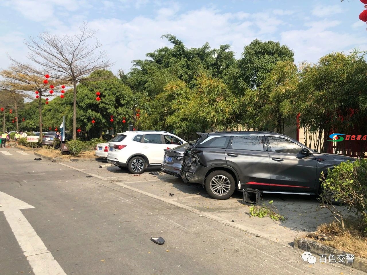 错把服务区当高速出口，田东一男子连撞5车… 服务,服务区,高速,出口,田东