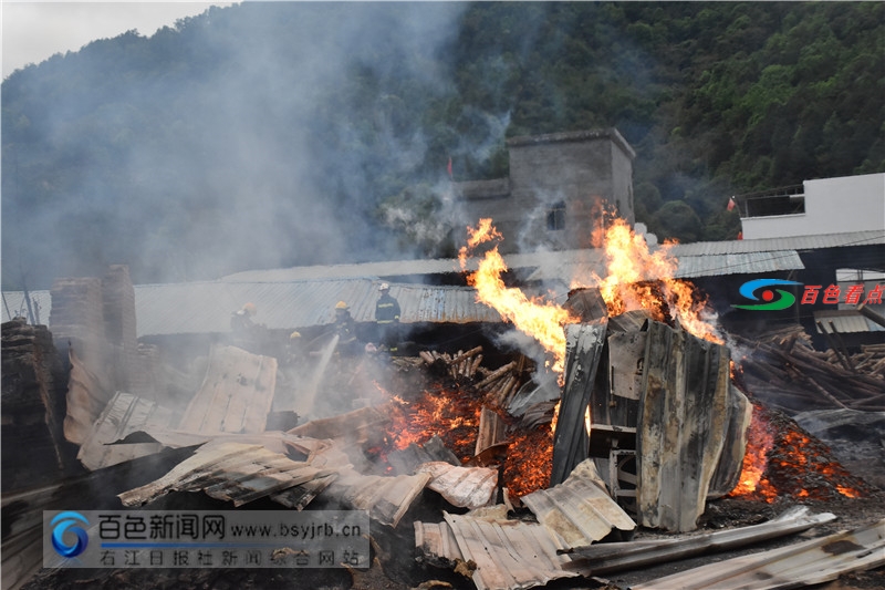 那坡一民房起火，唯一逃生出口被堵，只因这个举动... 那坡,一民,民房,起火,唯一