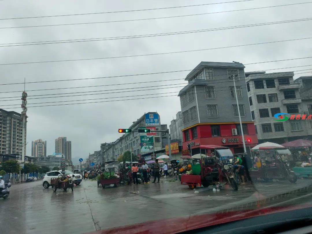 靖西这条马路都变成了“菜市场”！！！ 靖西,马路,路都,变成,成了