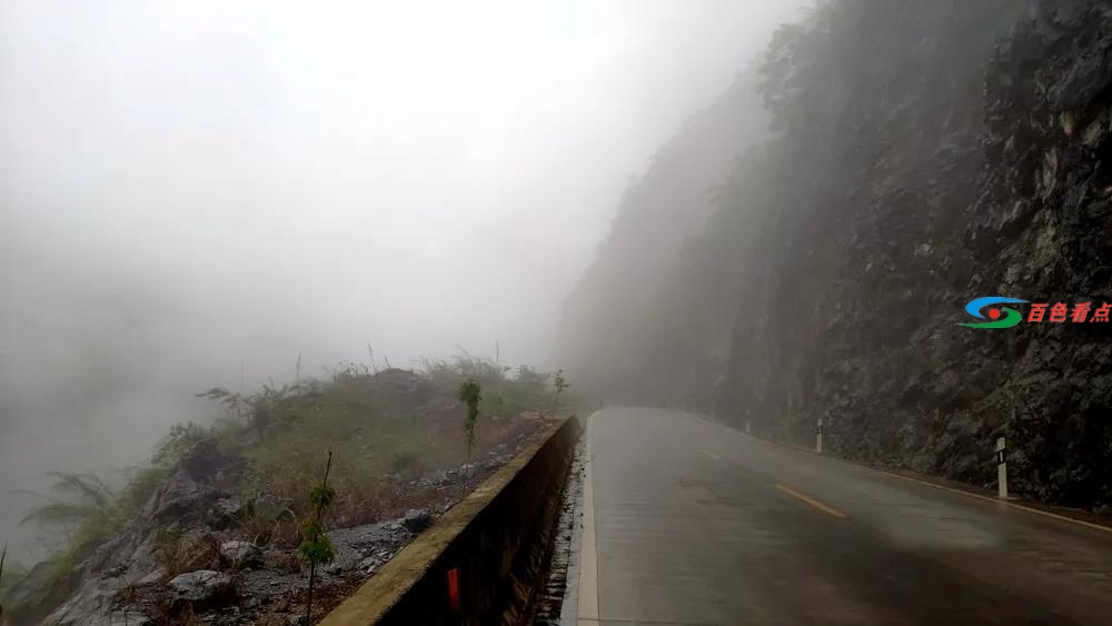 凌云局部遭遇大雾袭击，能见度不足百米 凌云,局部,遭遇,大雾,袭击