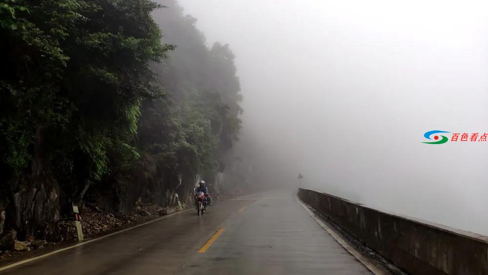 凌云局部遭遇大雾袭击，能见度不足百米 凌云,局部,遭遇,大雾,袭击