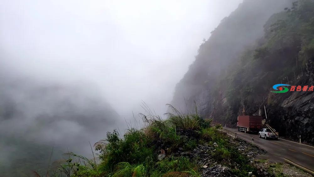 凌云局部遭遇大雾袭击，能见度不足百米 凌云,局部,遭遇,大雾,袭击