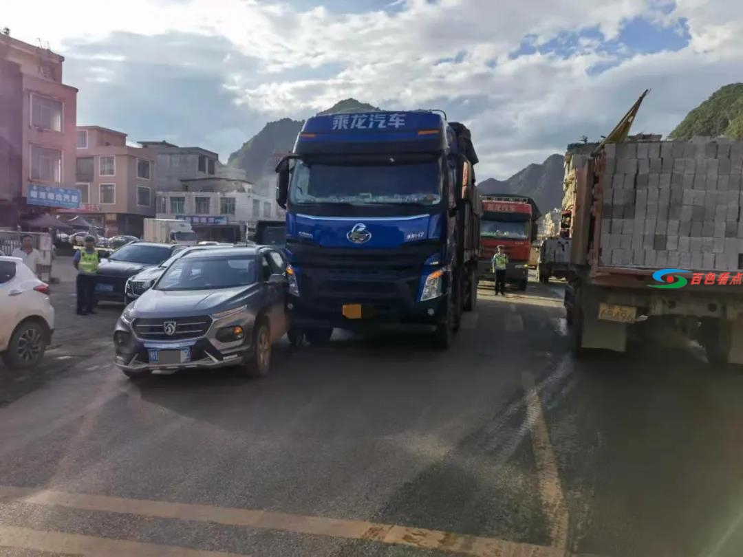 靖西新圩岔路又出事了！宝骏硬刚大货车 靖西,西新,新圩,岔路,出事