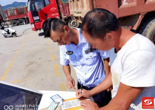 百色交警查获这辆套牌的大货车！ 百色,交警,查获,套牌,大货车