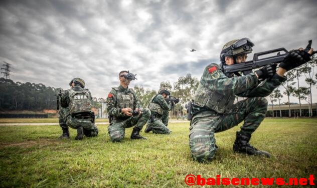 武警广西总队百色支队开展公交车反劫持演练 武警,警广,广西,总队,百色