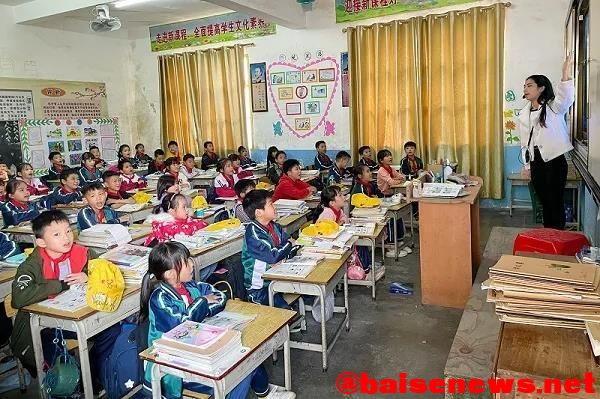 那个捡来的女孩，大学毕业回乡当老师了！ 那个,捡来,的女孩,女孩,大学