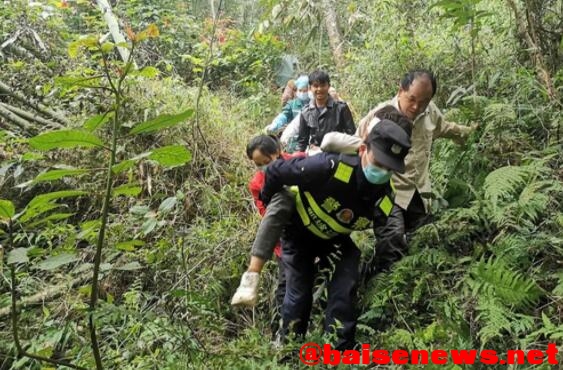 火速出警！百色那坡百省边境派出所民警救助一名受伤群众 火速,出警,百色,那坡,边境