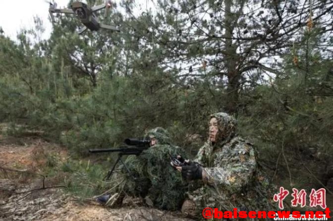 百色武警特战队员密林深处开展实战演练 百色,武警,武警特战队,特战,特战队员