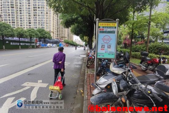 百色市区部分公交站点设置不合理，存在安全隐患 百色,百色市,市区,部分,公交