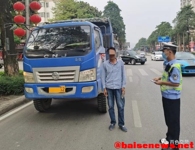 百色交警1小时内查获3辆超载货车 百色,交警,1小时,小时,内查