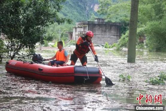 强降雨袭击！田东作登乡布洪屯被淹 强降雨,降雨,袭击,田东,被淹