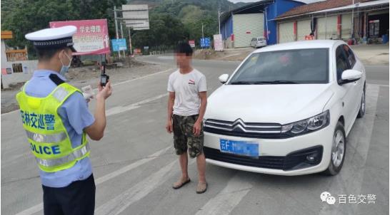 百色男子持摩托车证驾驶小车，交警：不可以！ 百色,色男,男子,摩托,摩托车