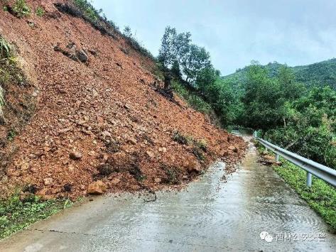 注意！西林这些地方突发塌方、路基下沉、滑坡等…… 注意,西林,这些,些地,地方