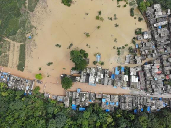 降雨致100名靖西村民被困，消防救援队紧急出动，全部安... 降雨,100,靖西,靖西村,西村