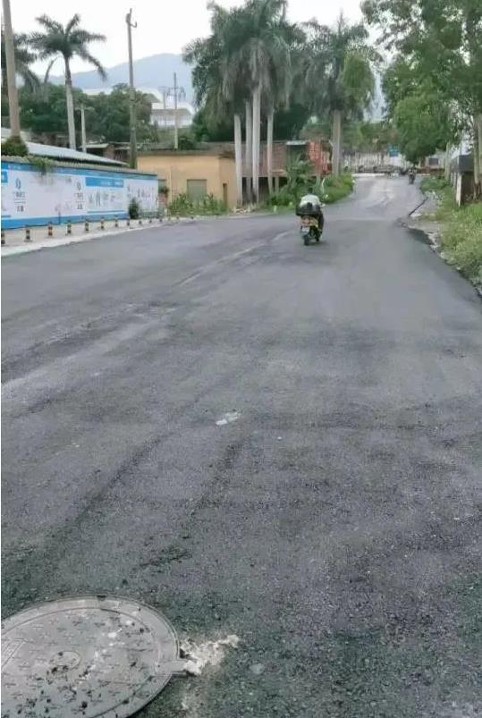 道路硬化暖人心，群众出行更安全 道路,硬化,人心,群众,出行