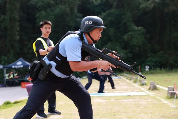 右江公安在全市公安机关第四届警察运动会射击比赛中斩... 右江,江公,公安,安在,全市