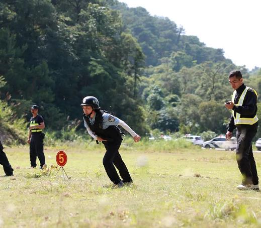 右江公安在全市公安机关第四届警察运动会射击比赛中斩... 右江,江公,公安,安在,全市