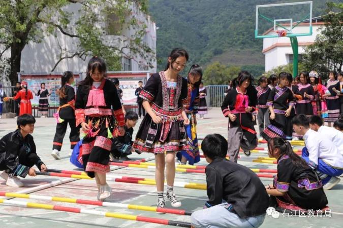 自治区关工委学员到汪甸民族初级中学观摩指导 自治,自治区,关工委,工委,学员